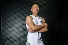 晚上给女友发照片，结果错发给女领导，结果第二天就收到升职通知图片