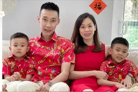 李宗伟晒一家四口全家福给中国球迷拜年，消瘦明显但气色上佳图片