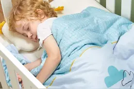 孩子喜欢抚摸私处，是性早熟的标志吗？父母千万别误解图片