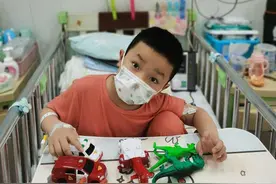 5岁儿子突患白血病，说出：“我死了你们就再生一个弟弟吧！”图片