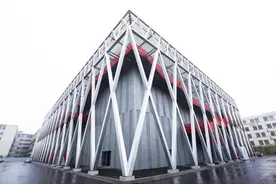 这家企业造了一座智慧工厂，要把更多袜子卖到全世界图片