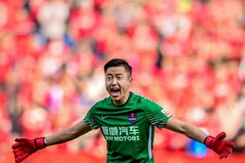 再见了重庆门神！38岁中超名将加盟中乙，足坛闻名的“喝水哥”图片