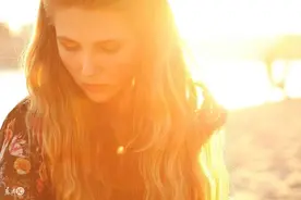 小说：她是总裁从外面捡来的小丫头，想拉千金小姐玩泥巴，被嫌弃图片