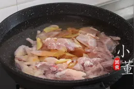小董教您家常炖鸡块，5分钟就学会，美味不容错过图片