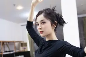 佟丽娅之后，古力娜扎又现绝美舞姿，新疆女星太会跳图片