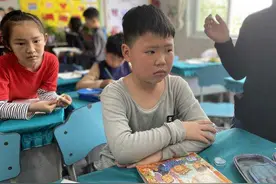 后浪可期 衢州8岁男生朝30多座烈士坟墓逐一鞠躬图片