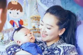 “月亮姐姐”高龄产子，儿子3岁取名“正好”，曾卧床三个月保胎图片