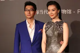 陈数夫妇出席活动，一身奢华宫廷裙身材圆润，老公贴心陪同超绅士图片