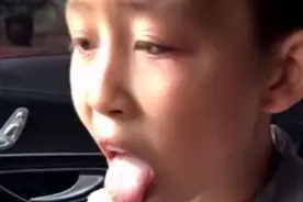 童言有忌！小男孩实力吐槽妈妈长得丑，网友：眼神纯真，话语残忍图片