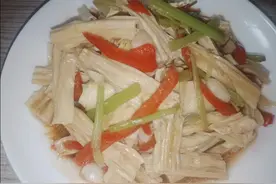 家常小炒，芹菜炒腐竹，营养好吃，排毒又健肤图片