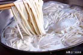 煮干面条，直接下锅是错的！大厨教您一招，煮完和鲜面条一样图片