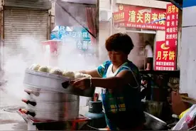 肉价已跌到底线，很多早点、小吃却坚决不降价，老汉：你不降我降图片