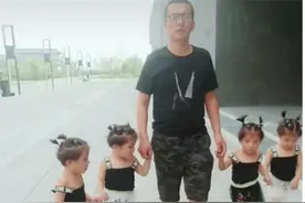 四胞胎来爷爷家蹭饭，爷爷大喊快关门，孩子的话让全场大笑图片