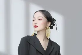 张韶涵穿衣也太狠了吧，高跟鞋里直接塞皮袜，腿粗的还真不敢尝试图片