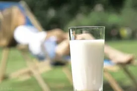 1.9亿国人自称乳糖不耐受！喝不了奶的人，要怎样跟牛奶握手言和？图片