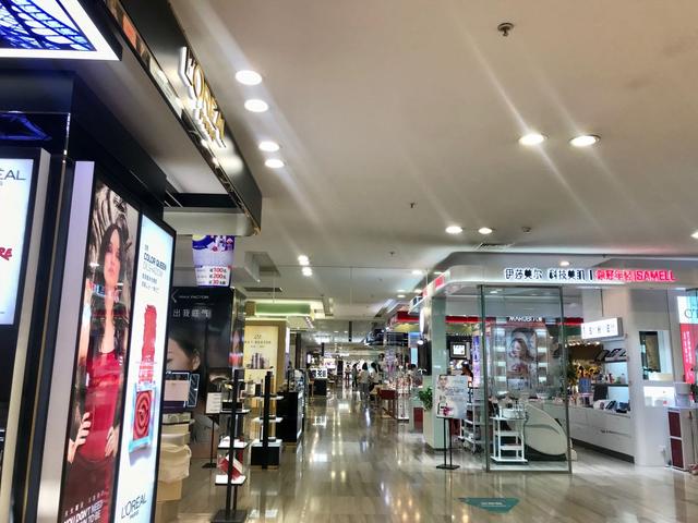 在欧莱雅隔壁抢生意，这些皮肤管理品牌把“后院”搬到了购百