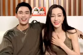 迪丽热巴身材太绝，与吴磊扳手腕肌肉线条明显，秀蝴蝶美背太诱惑图片