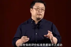 老罗啊，你的头发快秃成地中海了图片