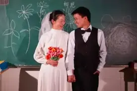 这对支教情侣结婚了，全体同学为他们证婚图片