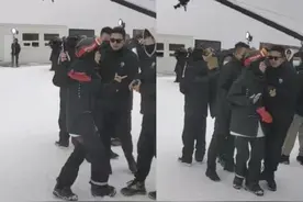 《极限挑战》录制与路人起冲突？雪友讲述真相，贾乃亮白被骂了图片