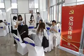 年薪高达40万！80多家深圳国企组成的2022“校招专列”首站开进南科大图片