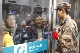 孩子当兵后，如果对父母说“我想你”，多半透露了3个信息图片