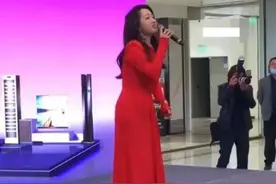 49岁杨钰莹商演引人吐槽，身材发福声音沙哑让人大跌眼镜图片