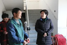 肖妮娜到上栗镇、鸡冠山乡调研村（社区）“两委”换届工作和疫情防控工作并走访慰问困难党员图片