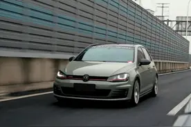 大众高尔夫GTI改完被恶意举报，车主却乐观地把罚单裱起来作纪念图片