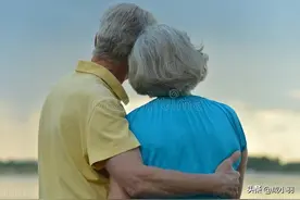 87岁老人肺腑之言：到了这个年纪，才明白钱和自己都靠不住图片