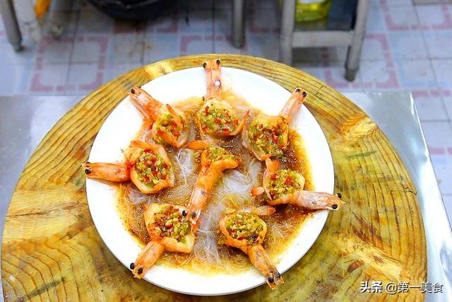 厨师长教你做酒楼大菜：蒜蓉粉丝开边虾，鲜香味美、待客倍有面