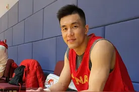 罚款交了？郭艾伦晒国家队球鞋装备遭质疑 周琦又被讽波兰人图片