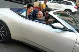 广西网红阿斯顿马丁只开半年，今迈凯伦成新宠，网友：车有我一份图片