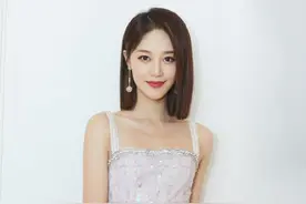 蓝盈莹直角肩爱了，久坐圆肩如何拥有同款美肩？简单3步轻松练图片