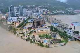 为什么有些城市区域一下雨就洪涝？是因为排污系统没弄好吗？图片
