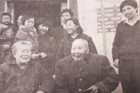 战乱之中被迫分开，两人各自成婚，没想到60年后再重逢图片