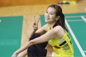 32岁羽毛球女神自曝至今仍单身，美得动人心魄，被任命为奥运旗手图片