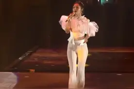 云朵演唱会《飞天》完美的声线、震撼全场观众图片