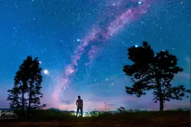 今晚，一起仰望星空吧图片