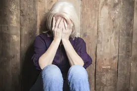 女人老了以后，子宫都会从下面“掉”出来？这些女性是高危人群图片