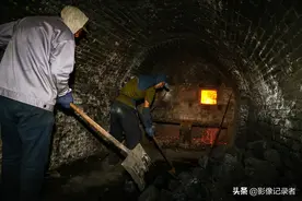 故宫里的青砖是这样烧制的：工人冒1200℃高温连续烧制1个月图片