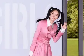 火箭少女解散前发单曲，穿粉色装配黑丝袜，一点不low还很娇俏图片