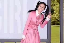 火箭少女解散前发单曲，穿粉色装配黑丝袜，一点不low还很娇俏图片