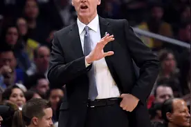 NBA冠军大帅挑衅裁判！公然做拇指向下动作，联盟0容忍必难逃重罚图片