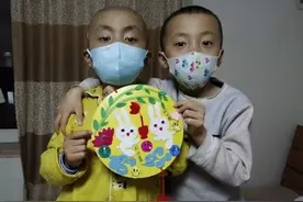 8岁双胞胎常年感冒需干细胞移植，查出病因竟是妈妈遗传图片
