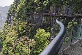游览矮寨大桥景区图片