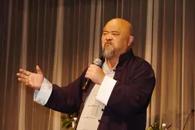 李琦书法作品受批评：装模作样地乱画，丝毫没有艺术可言图片