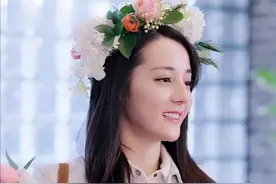 你美的像那泼墨画中的仙，现唯借手绢吻你的脸。——迪丽热巴图片