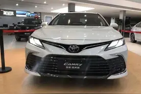 2021款丰田凯美瑞到店，2种前脸，17.98万起配远程遥控图片