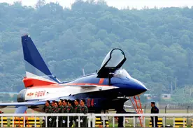 中国空军八一飞行表演队真棒！你们给予了我们更多安全向上的力量图片